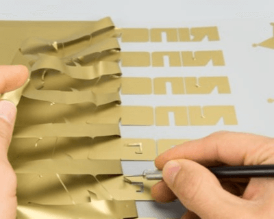 Krok 2: Odstranění přebytečné folie